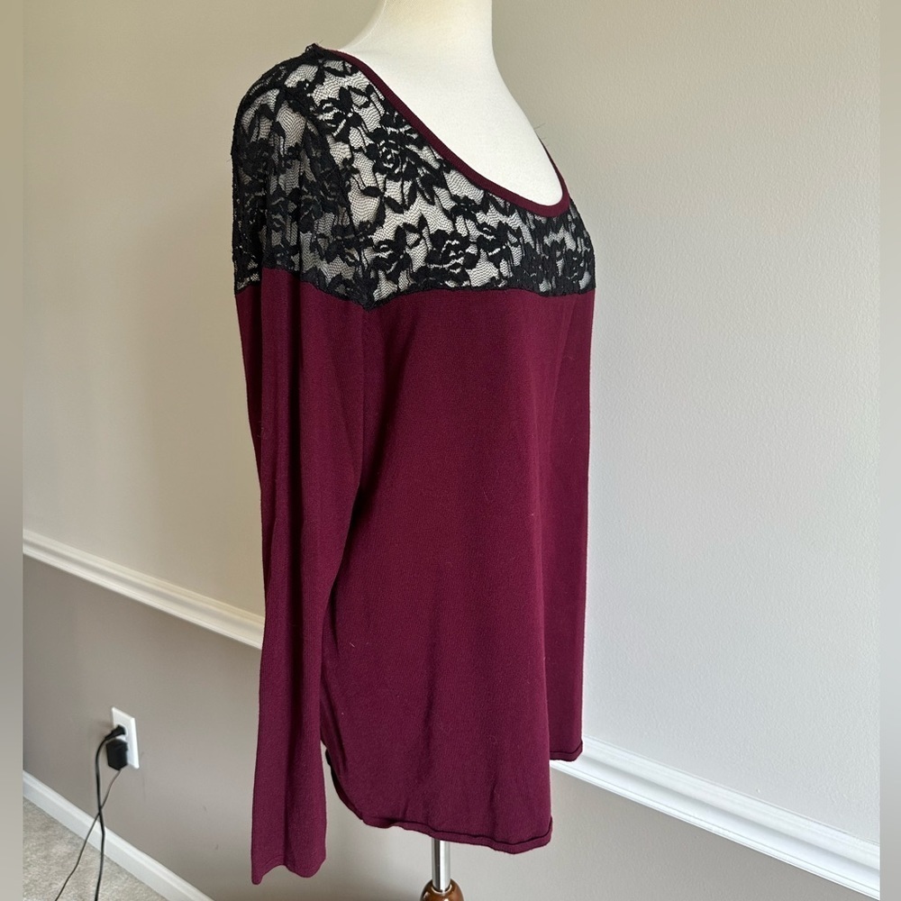 Torrid Top , Size 2, GUC - Picture 3 of 5
